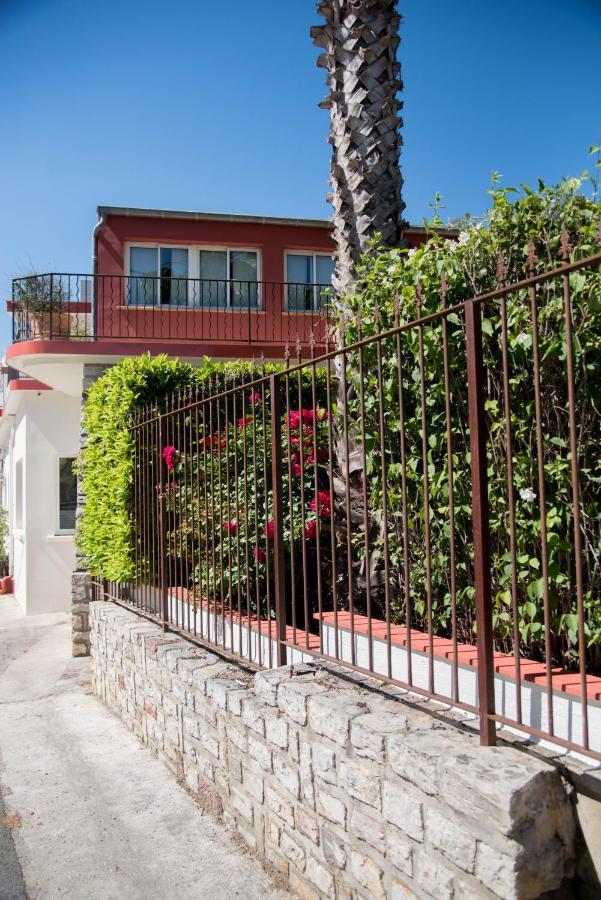 Hotel Restaurant Mon Auberge Lunel  Εξωτερικό φωτογραφία