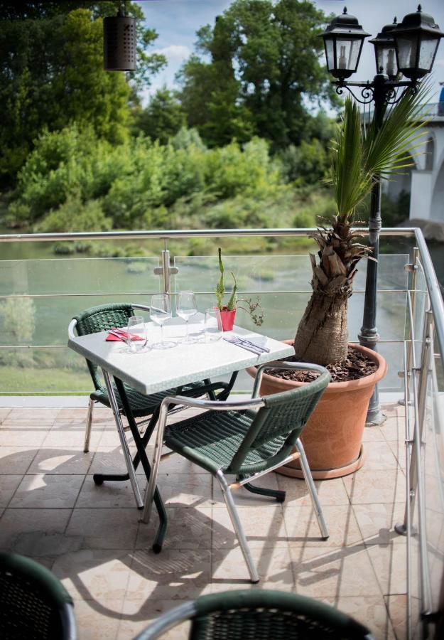 Hotel Restaurant Mon Auberge Lunel  Εξωτερικό φωτογραφία